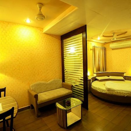 Hotel Ashiana Jāmnagar エクステリア 写真