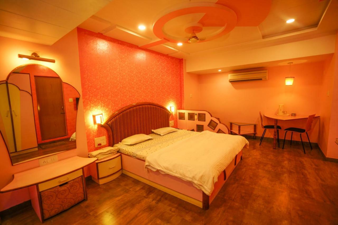 Hotel Ashiana Jāmnagar エクステリア 写真