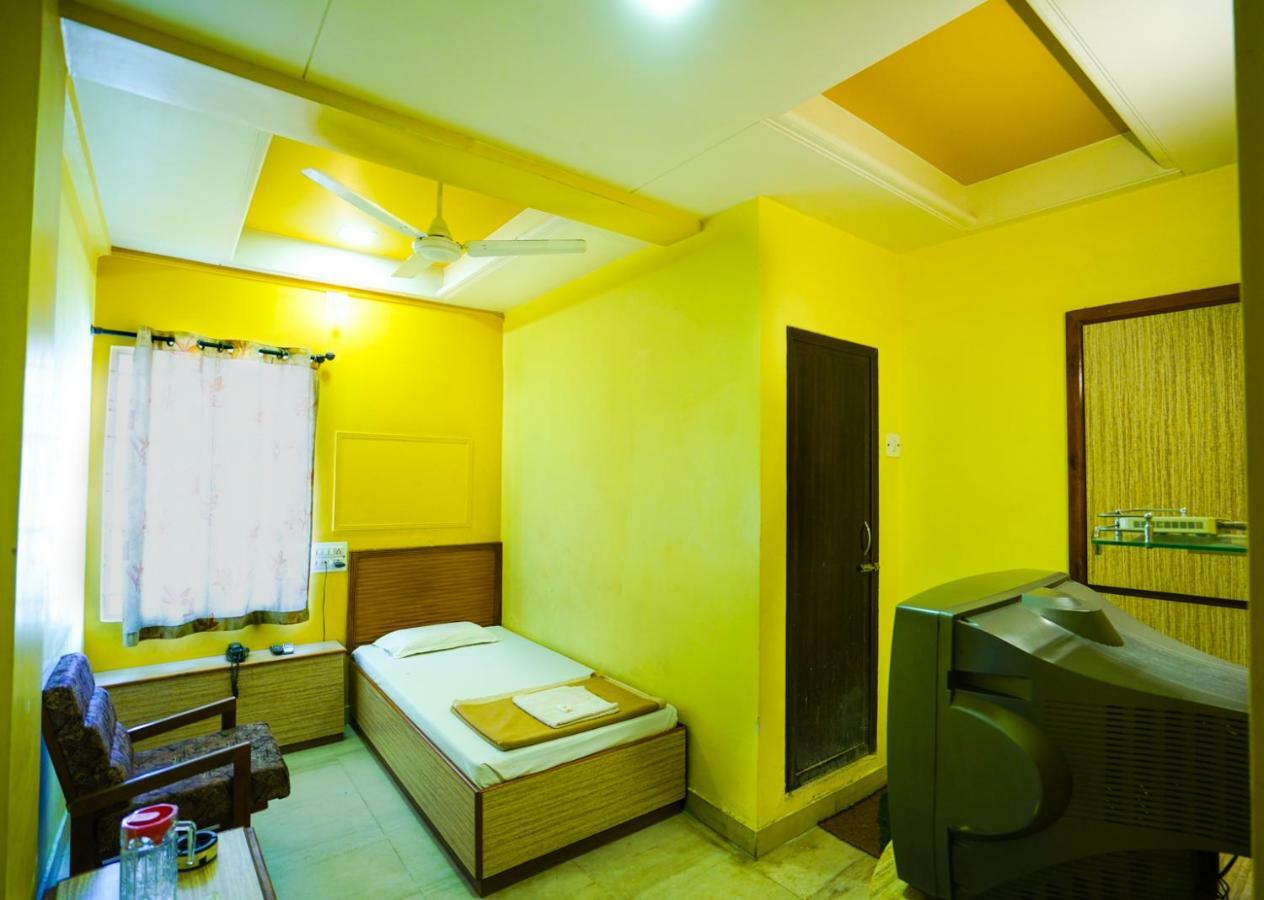 Hotel Ashiana Jāmnagar エクステリア 写真