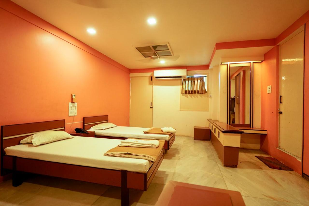 Hotel Ashiana Jāmnagar エクステリア 写真