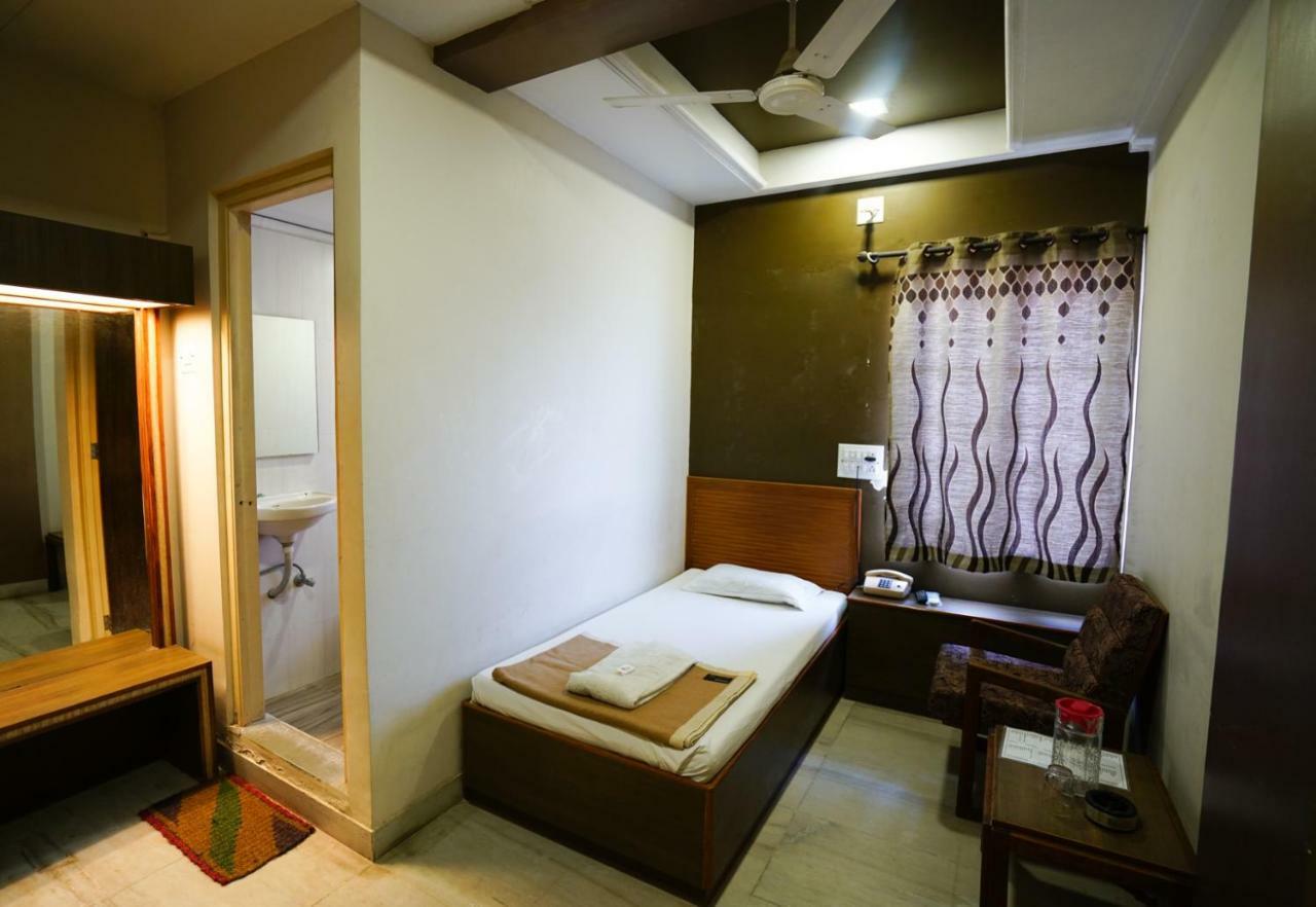 Hotel Ashiana Jāmnagar エクステリア 写真