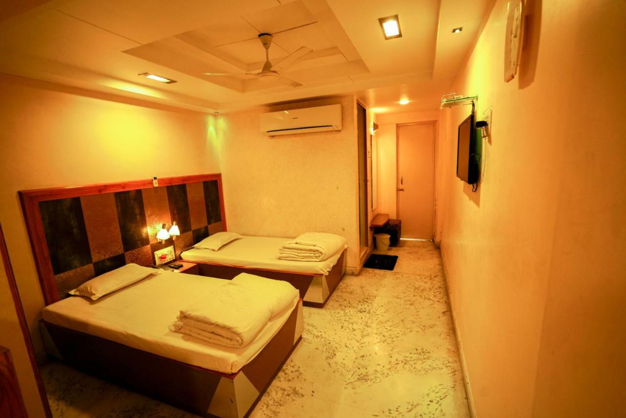 Hotel Ashiana Jāmnagar エクステリア 写真