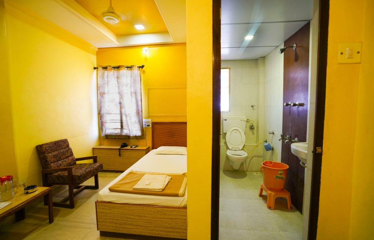 Hotel Ashiana Jāmnagar エクステリア 写真