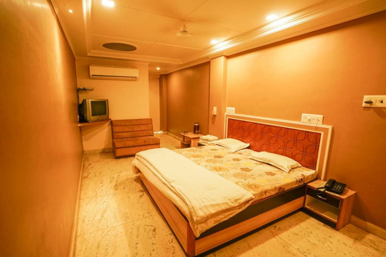 Hotel Ashiana Jāmnagar エクステリア 写真